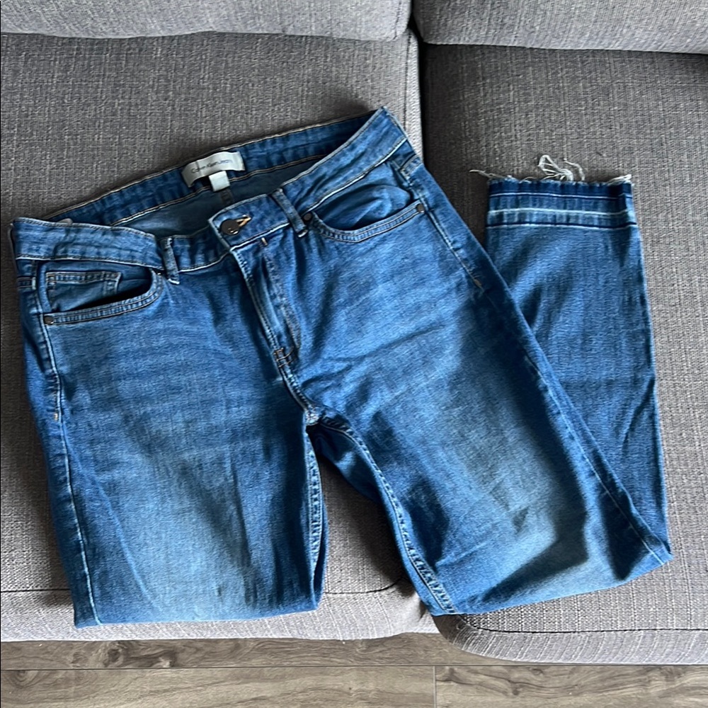 CALVIN KLEIN women’s cutoff Blue Jeans
